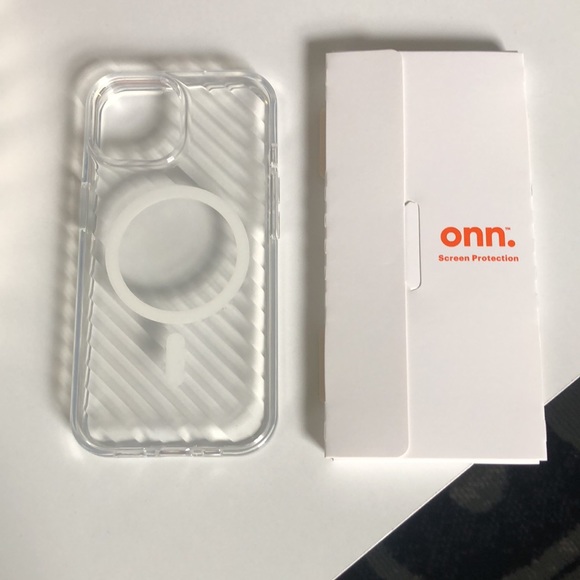 🪷 5/$10 🪷 iPhone 15 case and ONE screen protector ‼️DO NOT HAVE A BOX‼️ - Picture 2 of 5